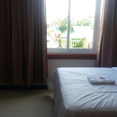 Galaxy Inn Baubau Екстериор снимка