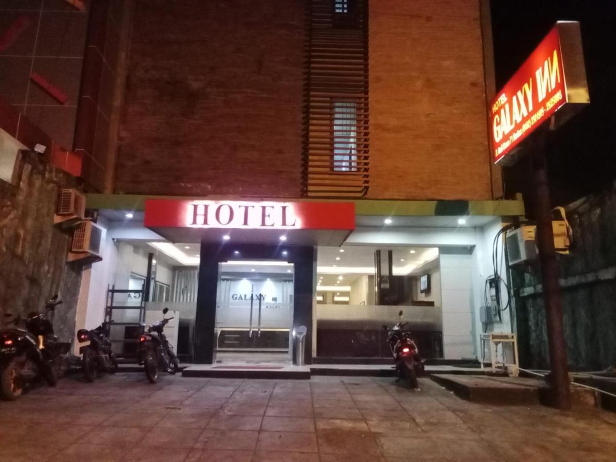 Galaxy Inn Baubau Екстериор снимка