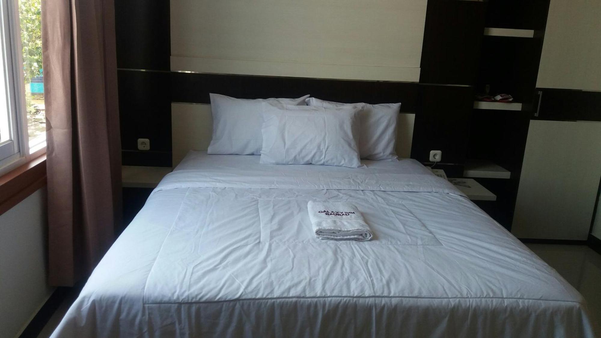 Galaxy Inn Baubau Екстериор снимка