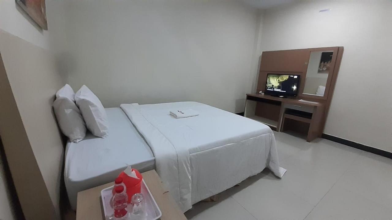 Galaxy Inn Baubau Екстериор снимка