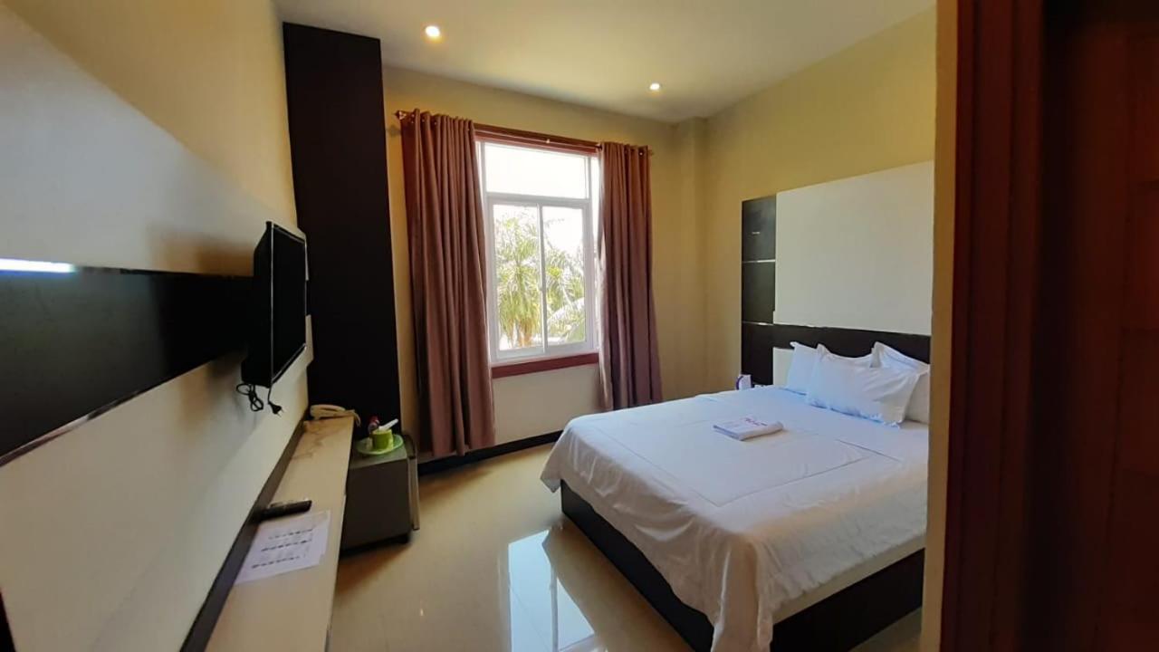 Galaxy Inn Baubau Екстериор снимка