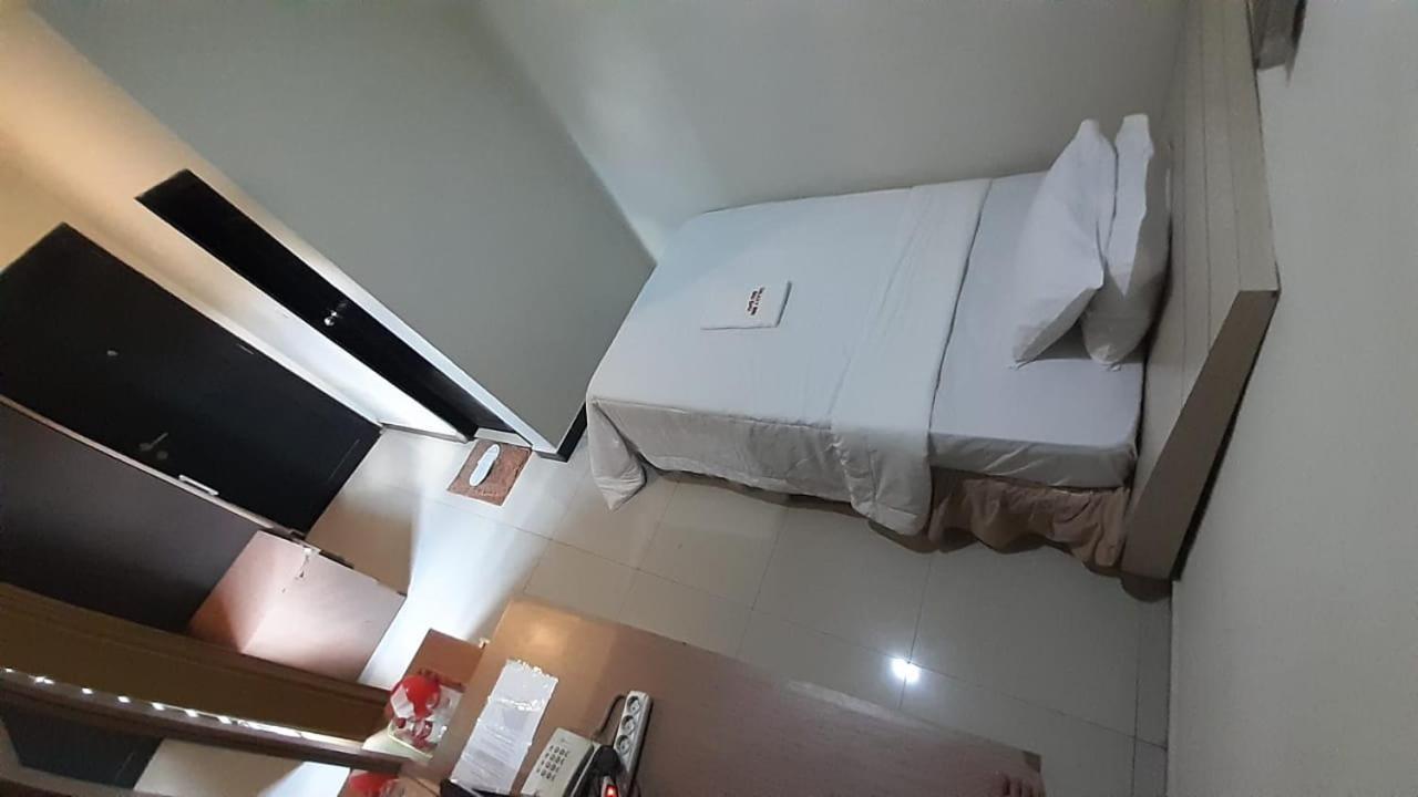 Galaxy Inn Baubau Екстериор снимка