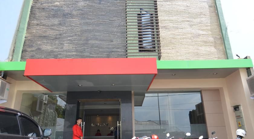 Galaxy Inn Baubau Екстериор снимка