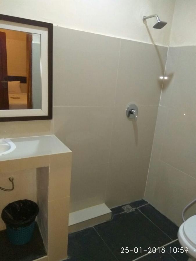 Galaxy Inn Baubau Екстериор снимка
