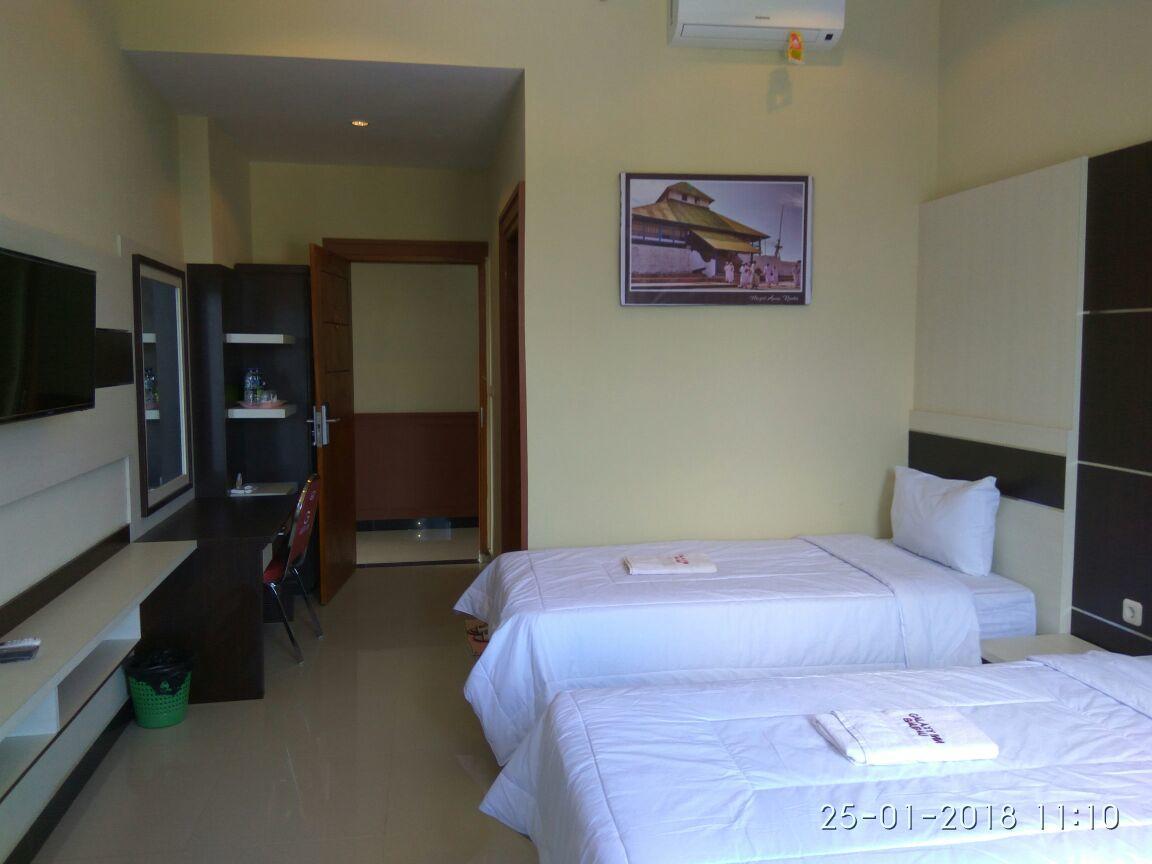 Galaxy Inn Baubau Екстериор снимка