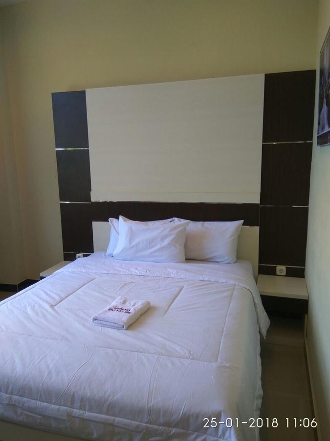 Galaxy Inn Baubau Екстериор снимка